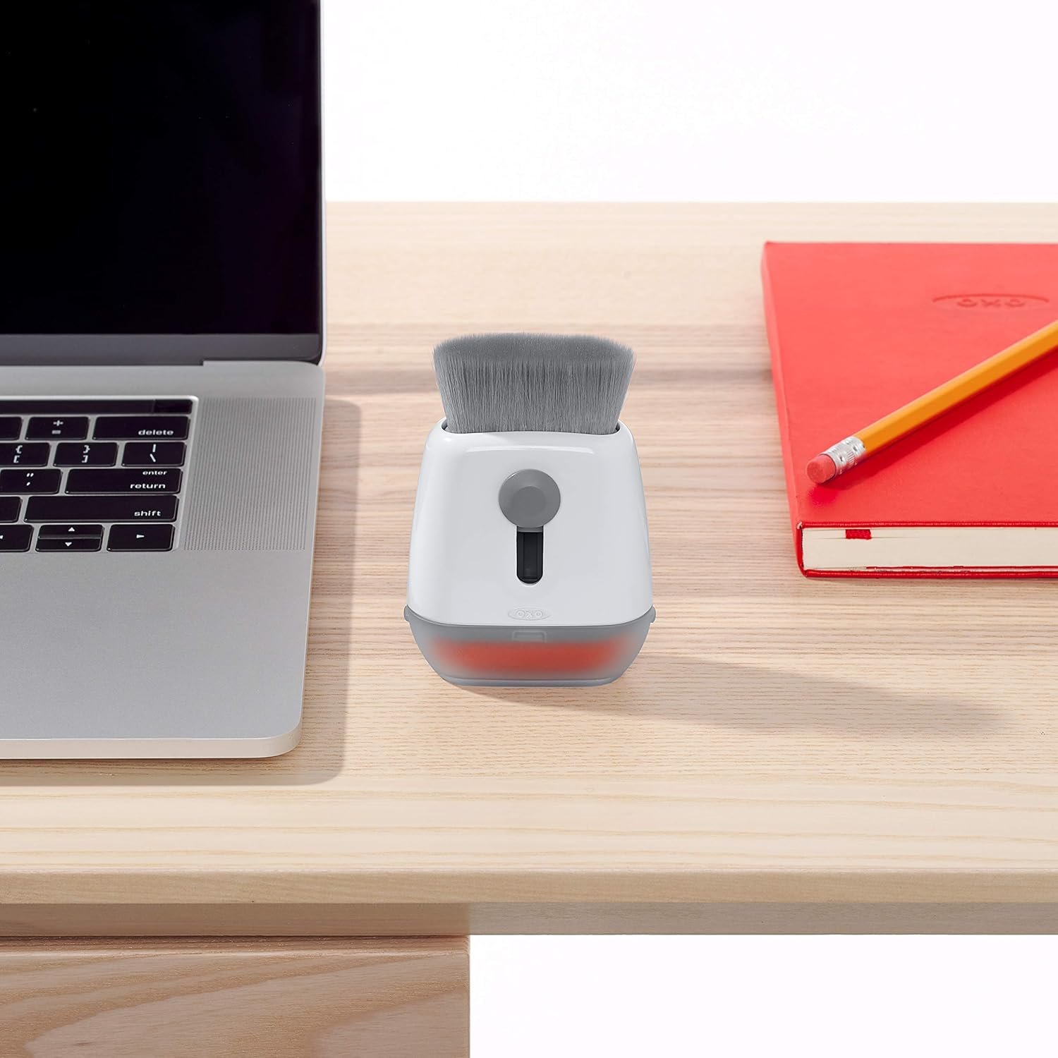 OXO Good Grips Sweep & Swipe: Effortless Laptop Cleaning! - Image 11