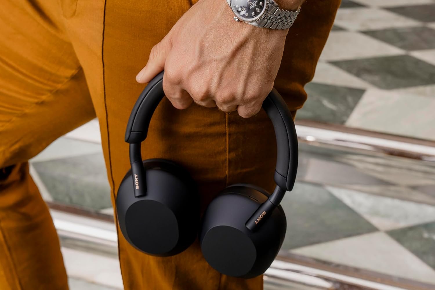 Experience Sony WH-1000XM5: Ultimate Noise-Canceling Bliss! - Image 15