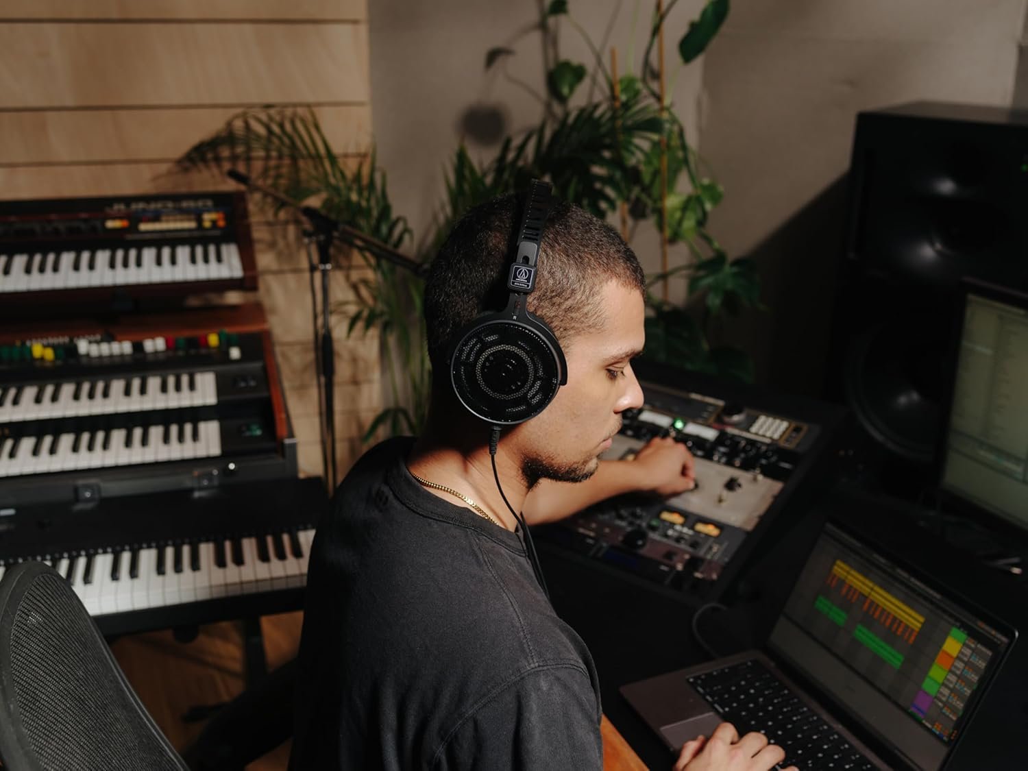 Experience Ultimate Sound: Audio-Technica ATH-R70x Headphones - Image 3