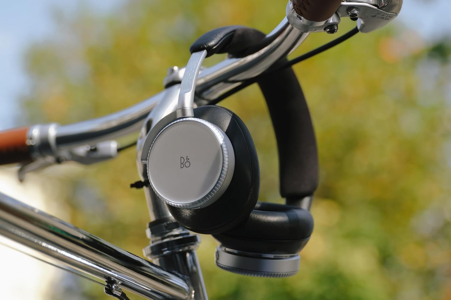 Experience Silence: Bang & Olufsen Beoplay H100 Headphones - Image 10