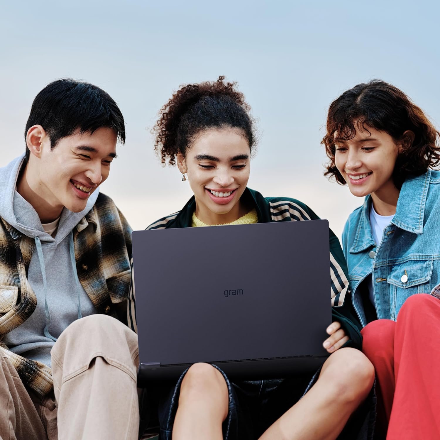 LG gram Pro 17: Ultra-Light Laptop with Power & Performance! - Image 15