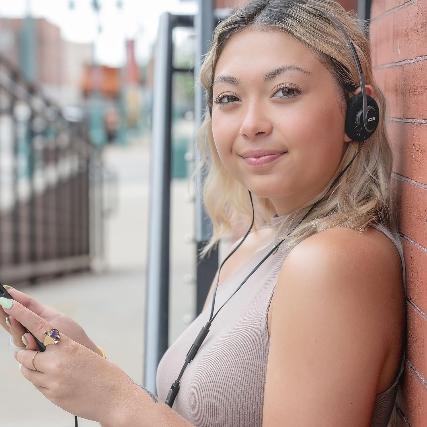 Koss KPH40: Retro Ultra Lightweight Headphones for Every Style! - Image 4