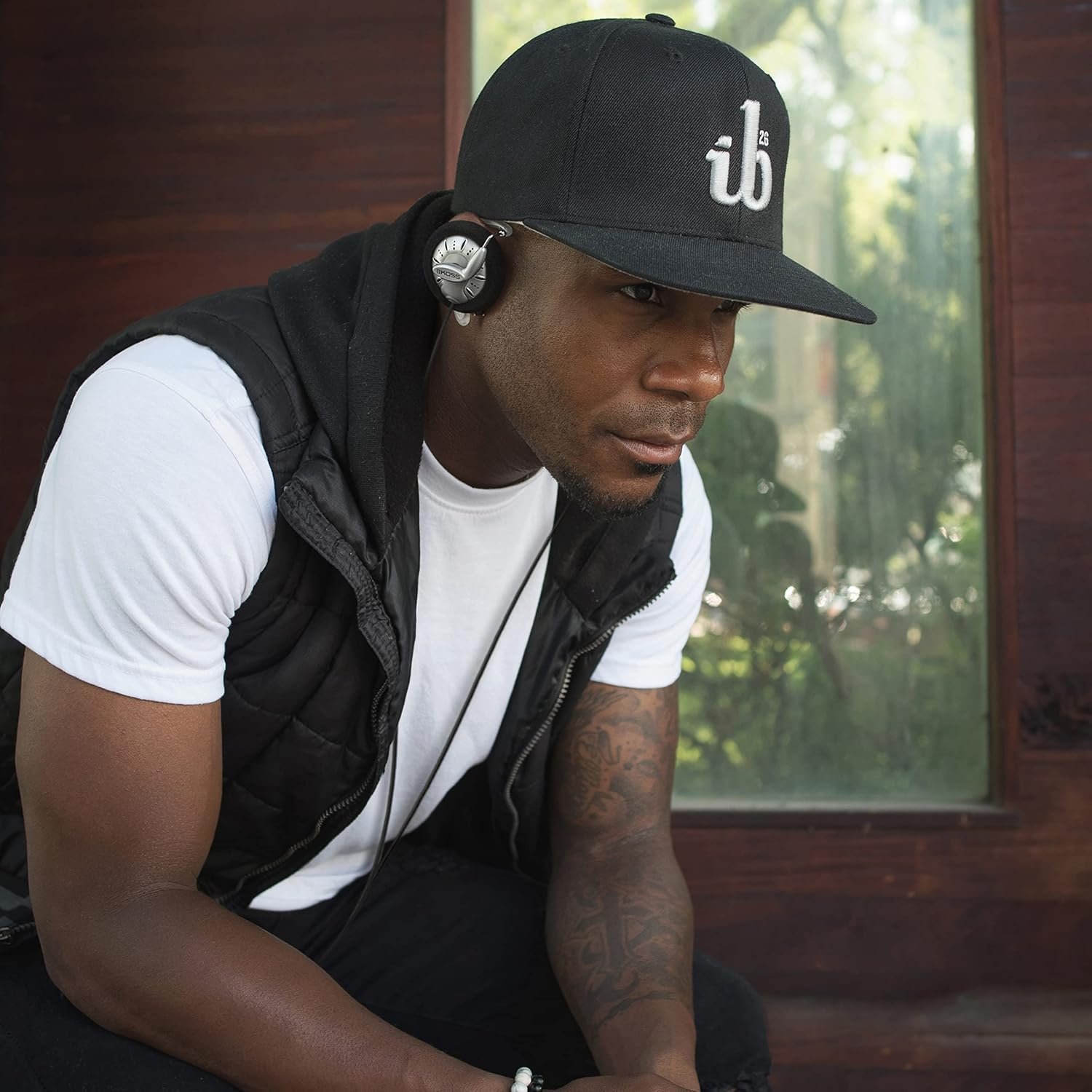 Experience Koss KSC75: Retro Lightweight Clip-On Headphones! - Image 5