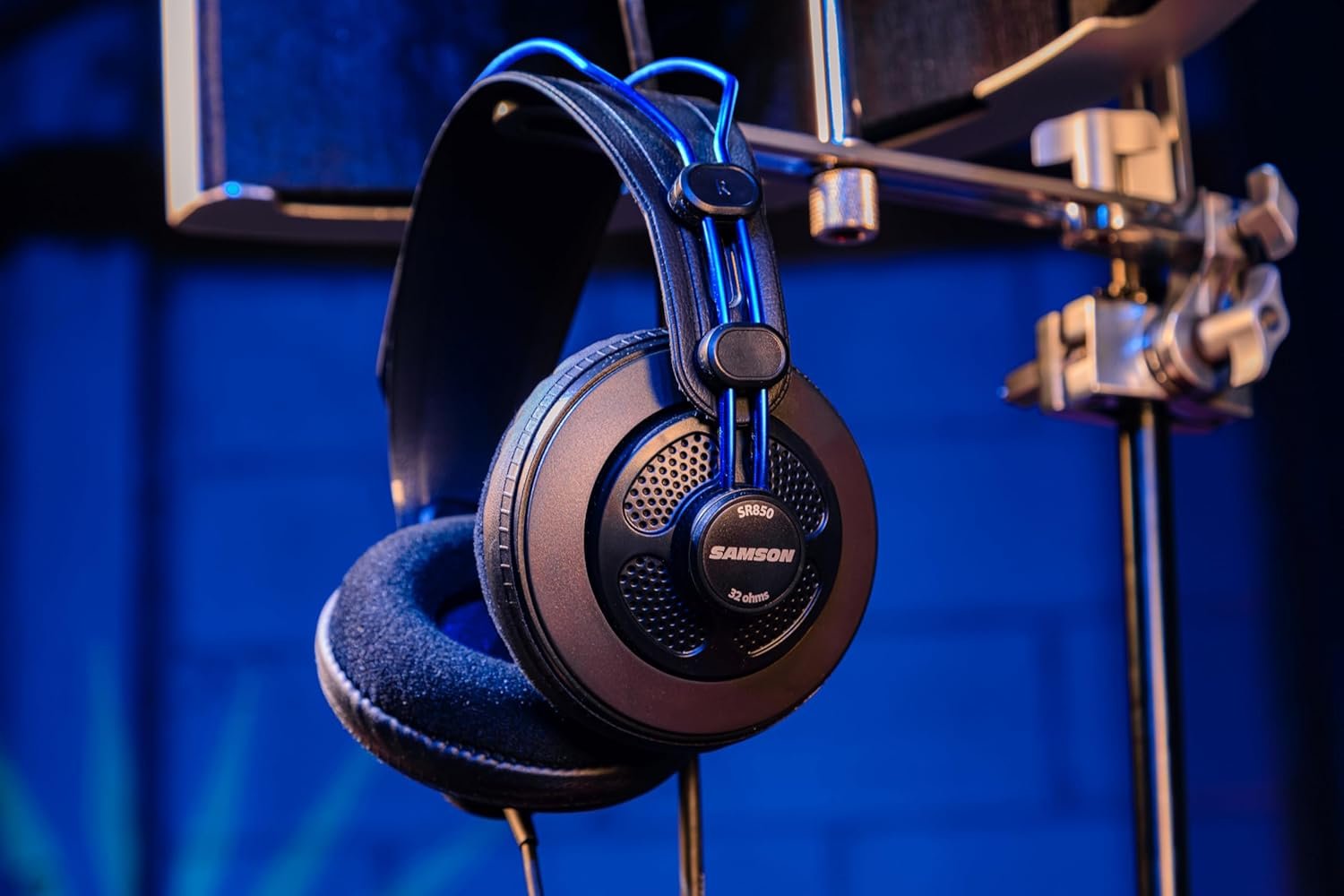 Unleash Sound: SAMSON SR850 Studio Reference Headphones! - Image 7