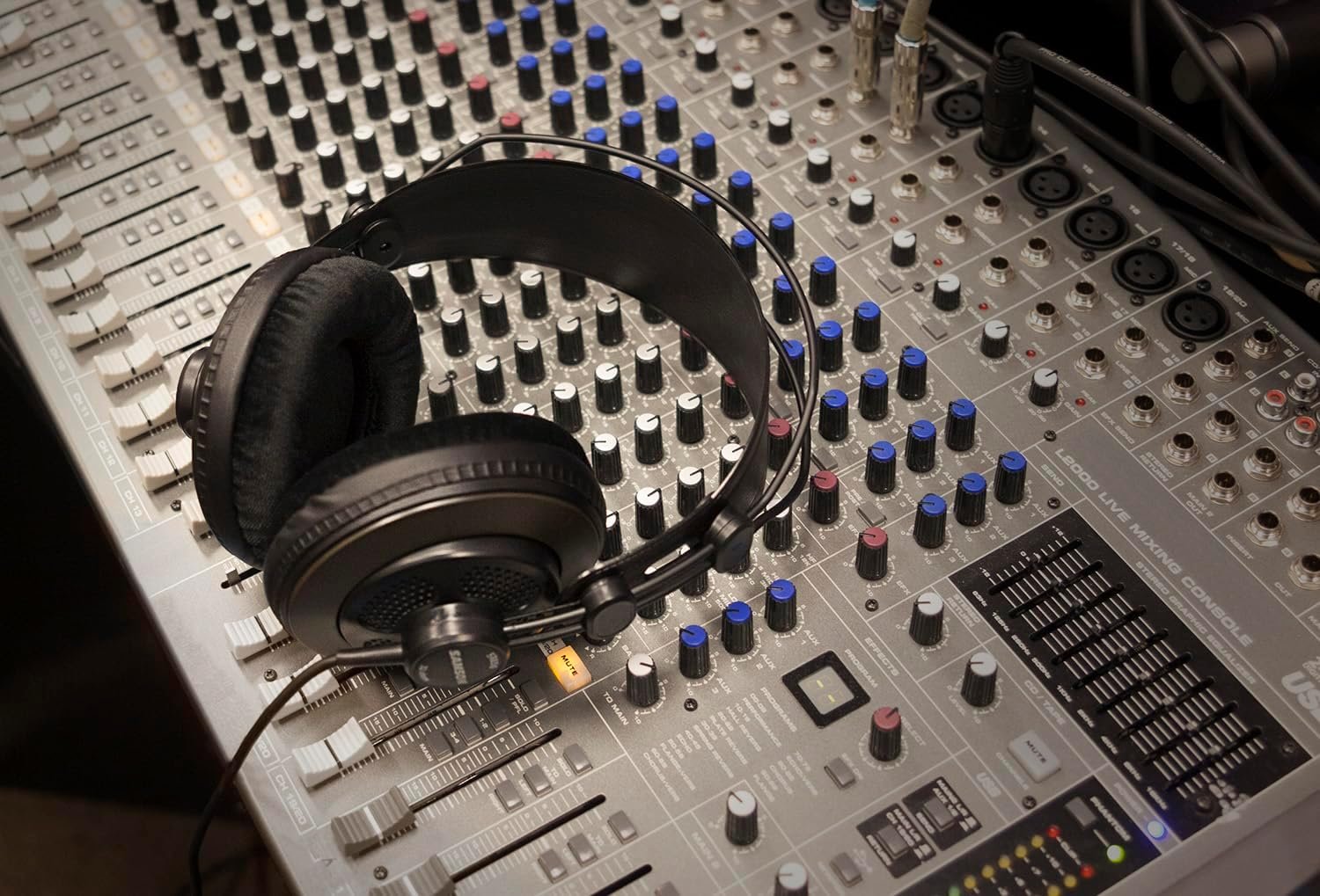 Unleash Sound: SAMSON SR850 Studio Reference Headphones! - Image 8