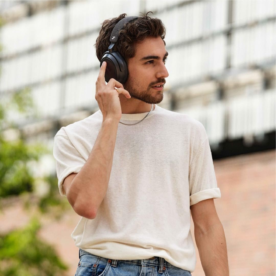 Experience Sennheiser MOMENTUM 4: Crystal-Clear Sound! - Image 3