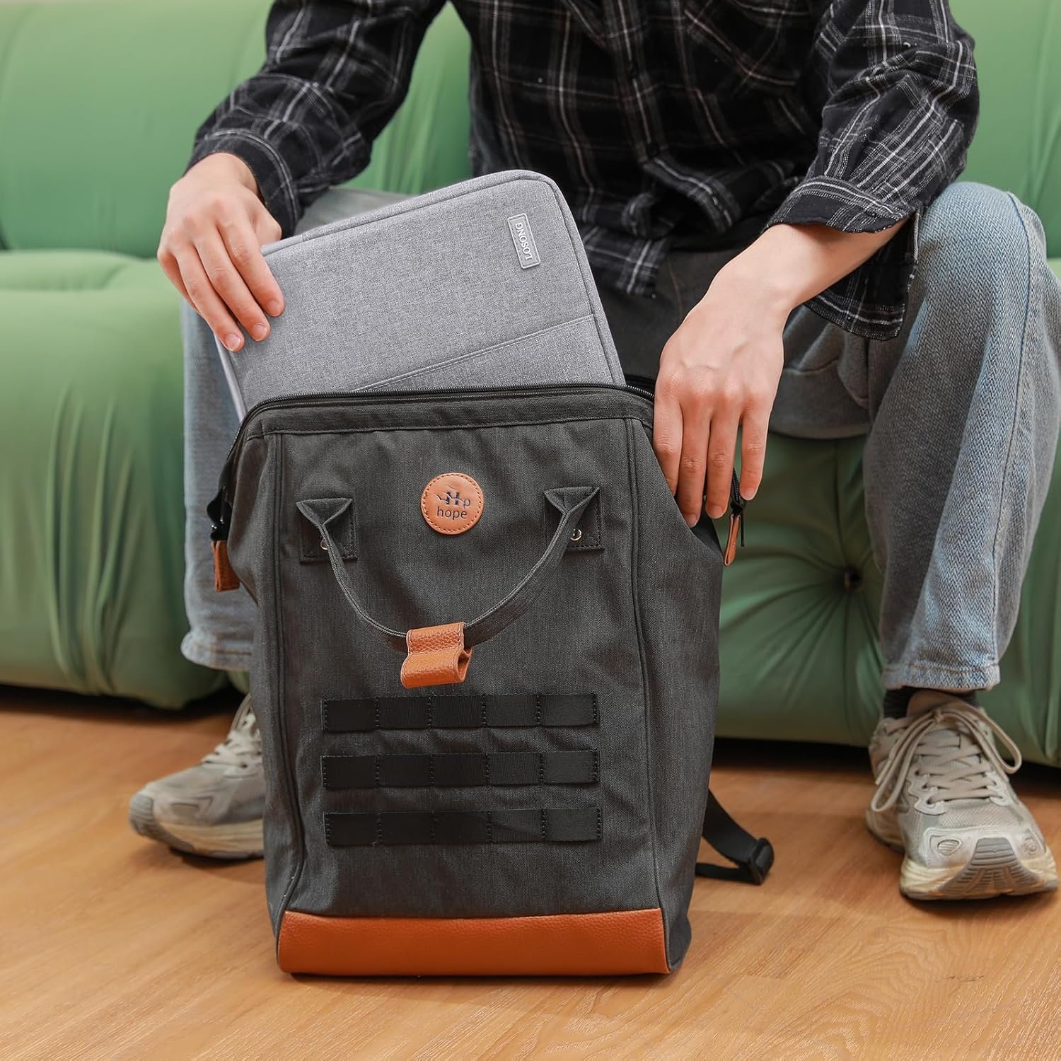 Protect Your Screen: 15.6" Portable Monitor Case & Sleeve - Image 7